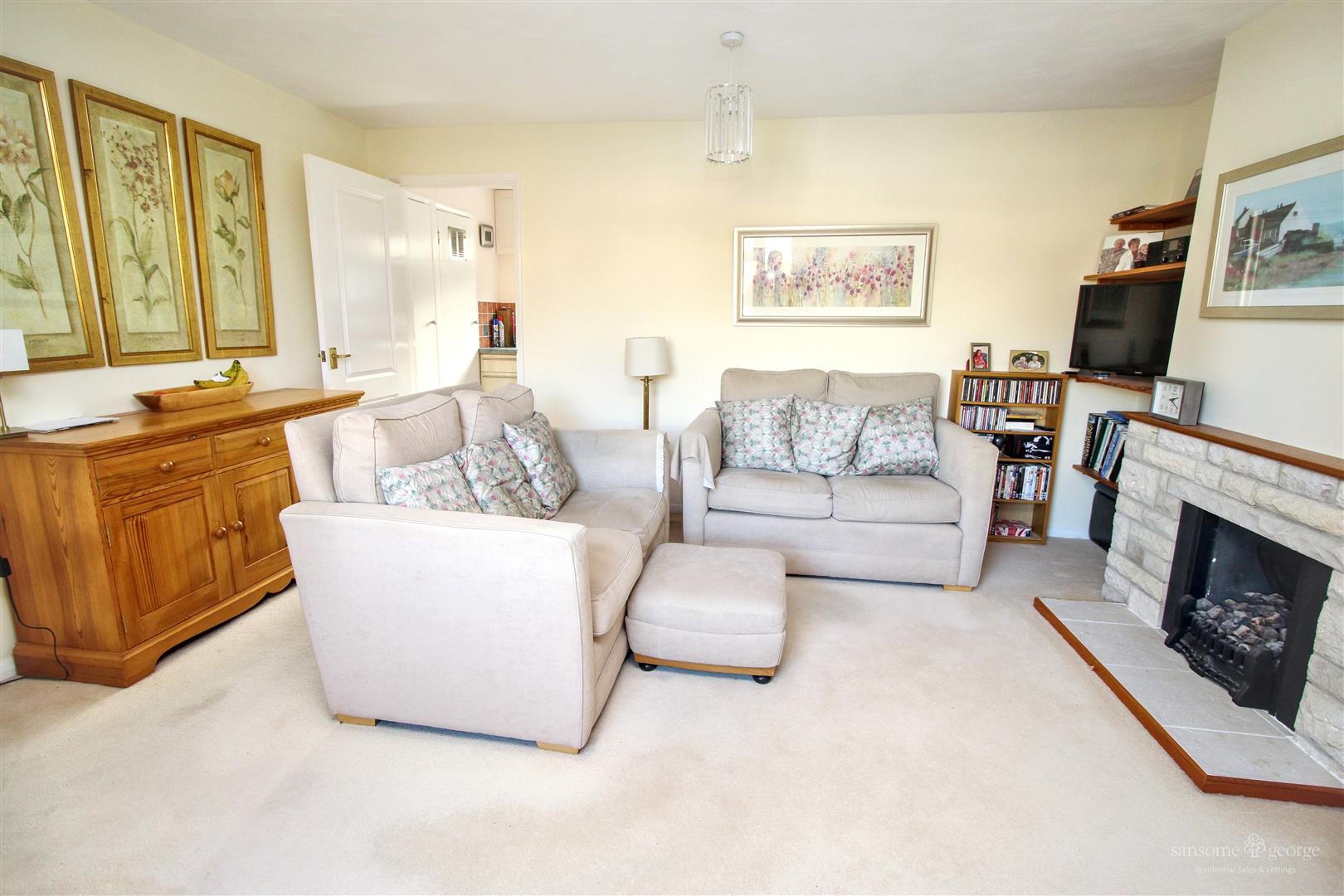 3 bed property in Newbery Close, Reading